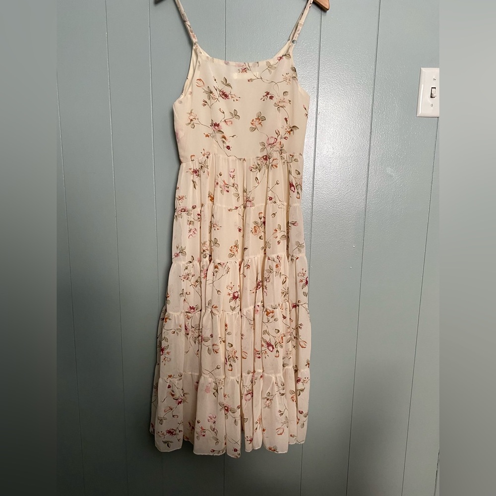 Lined chiffon dress in light yellow w/ flora prints.